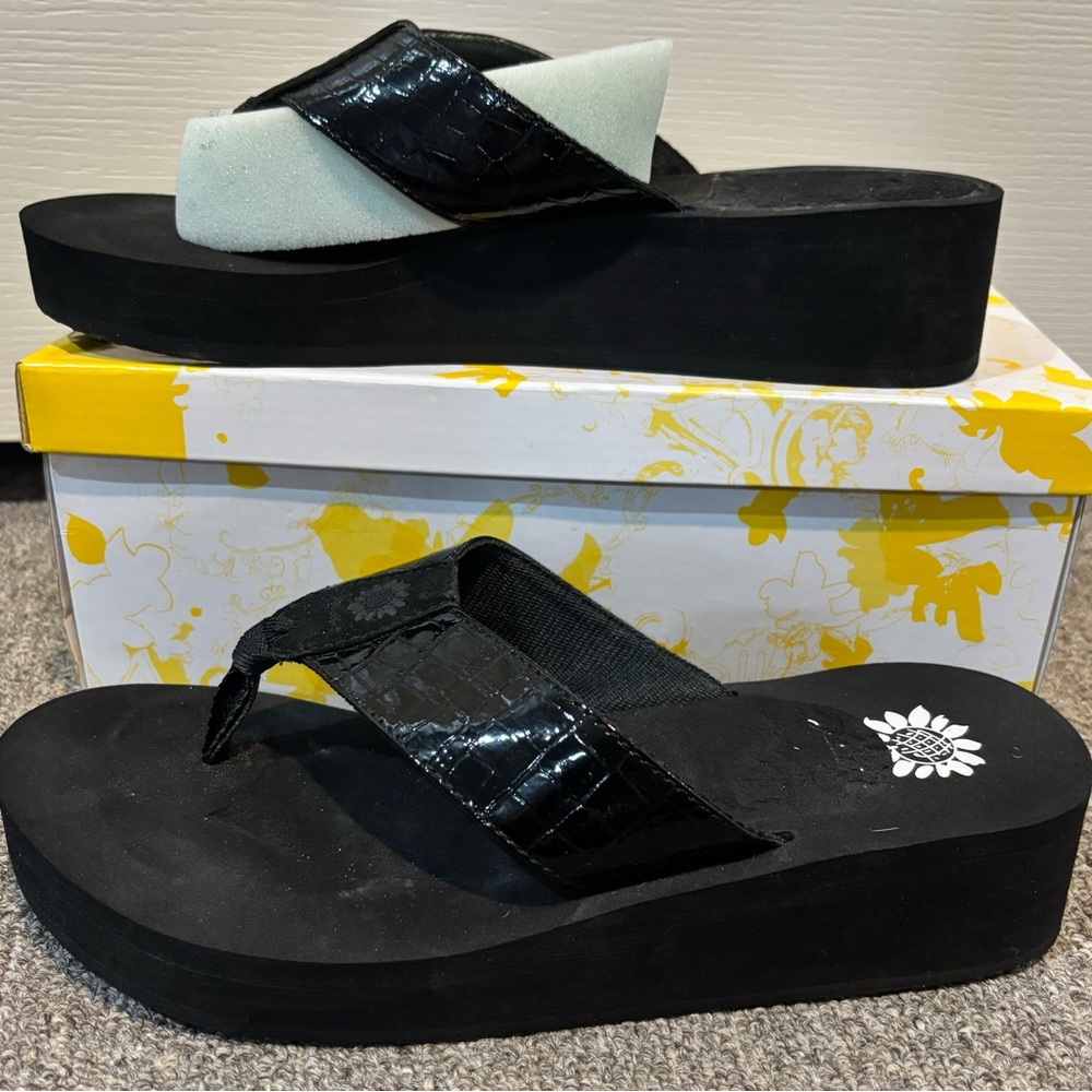 Yellow Box black leather croc flip flop sandals Fabiana sz 10